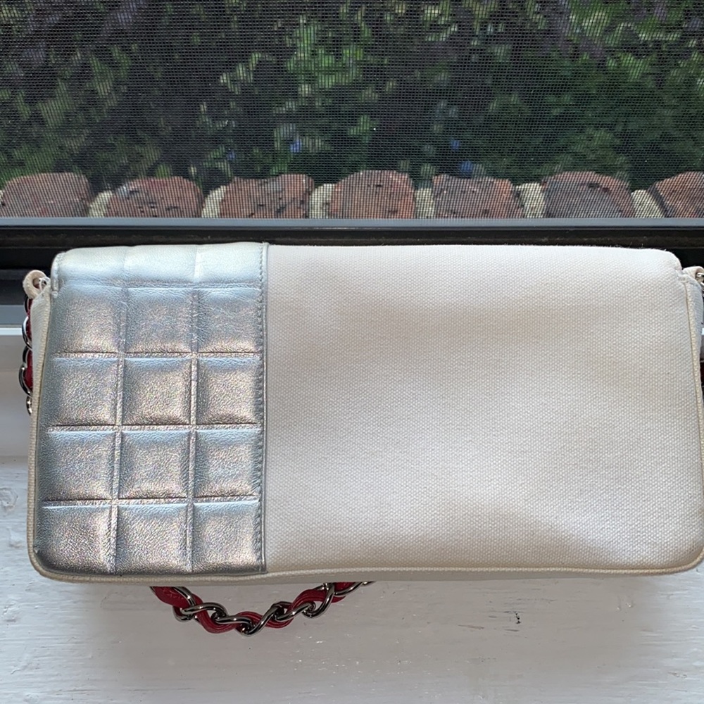 Chanel bag 💯 Authentic - Picture 6 of 7
